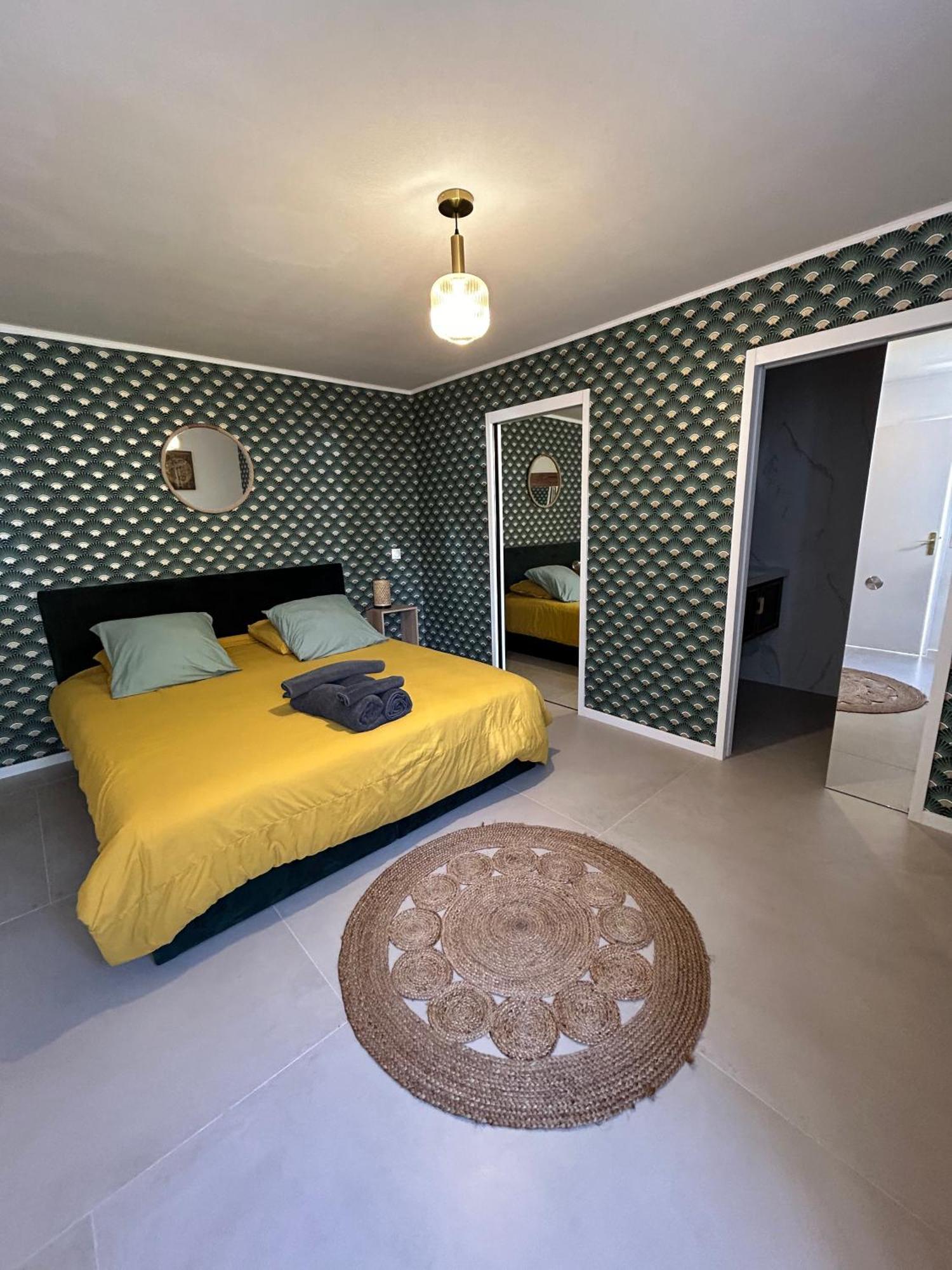 Eze - Appartement Dans Bas De Villa Avec Piscine Pres De Monaco Exteriör bild